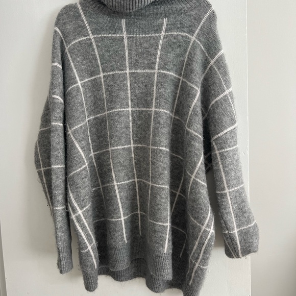 Plus Size Grey Oversized Sweater With Cream Grid | Checks XL from Entro - Picture 4 of 7